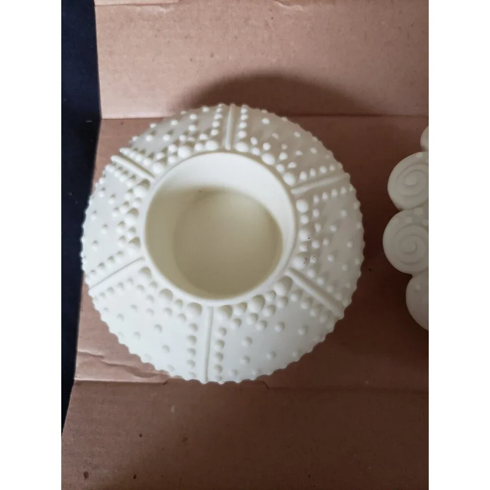 NEW PARTYLITE Sea Drifters P7103 Bisque Shells Votive Candle Holders Tea light